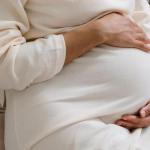 Motylki w brzuchu: kiedy poczujesz pierwsze ruchy maluszka i co one znaczą?