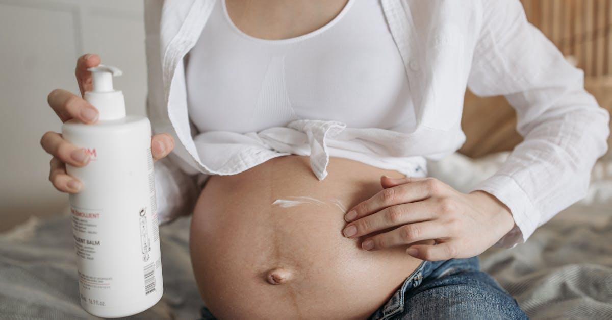 Glow w ciąży bez ryzyka: przewodnik po kosmetykach przyjaznych przyszłej mamie