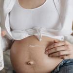 Glow w ciąży bez ryzyka: przewodnik po kosmetykach przyjaznych przyszłej mamie