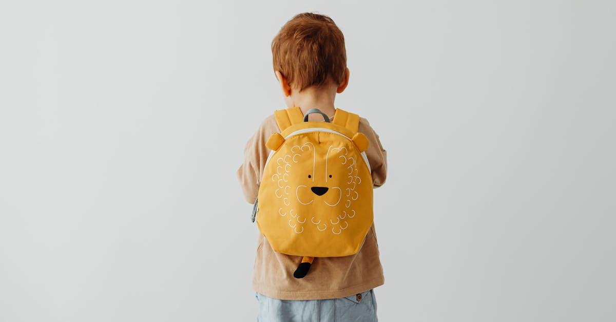 Lekki krok do szkoły: bezpieczna waga plecaka i sprytne sposoby na jej zmniejszenie
