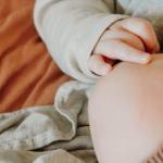 Wysypka na brzuszku: 7 najczęstszych przyczyn u dzieci i szybkie kroki rodzica