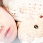 Magia udanych drzemek: jak ułożyć harmonijny plan dnia dla maluszka