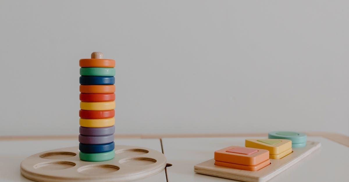 Małe rączki, wielkie odkrycia: najlepsze zabawki uczące chwytania (0–12 miesięcy)