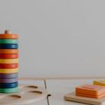 Małe rączki, wielkie odkrycia: najlepsze zabawki uczące chwytania (0–12 miesięcy)