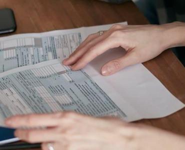 Większe wydatki bez stresu: rodzinny plan na mieszkanie, auto i edukację — krok po kroku