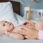 Mały pępek, wielka sprawa: jak bezpiecznie zadbać o pępek noworodka krok po kroku