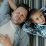 Chłopaki też czują: jak wspierać syna w nazywaniu i wyrażaniu emocji