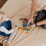 Spokój zamiast krzyku: 9 mini-rytuałów, które wzmocnią Twoją cierpliwość jako rodzica