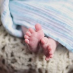 Mniej rzeczy, więcej spokoju: przewodnik po lekkiej wyprawce dla noworodka