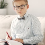 Skupienie bez frustracji: 9 prostych sposobów, dzięki którym Twój uczeń znów rozkwitnie w nauce